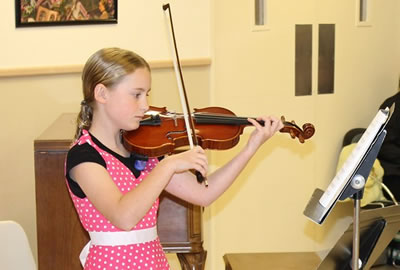 初学小提琴持弓的姿势训练